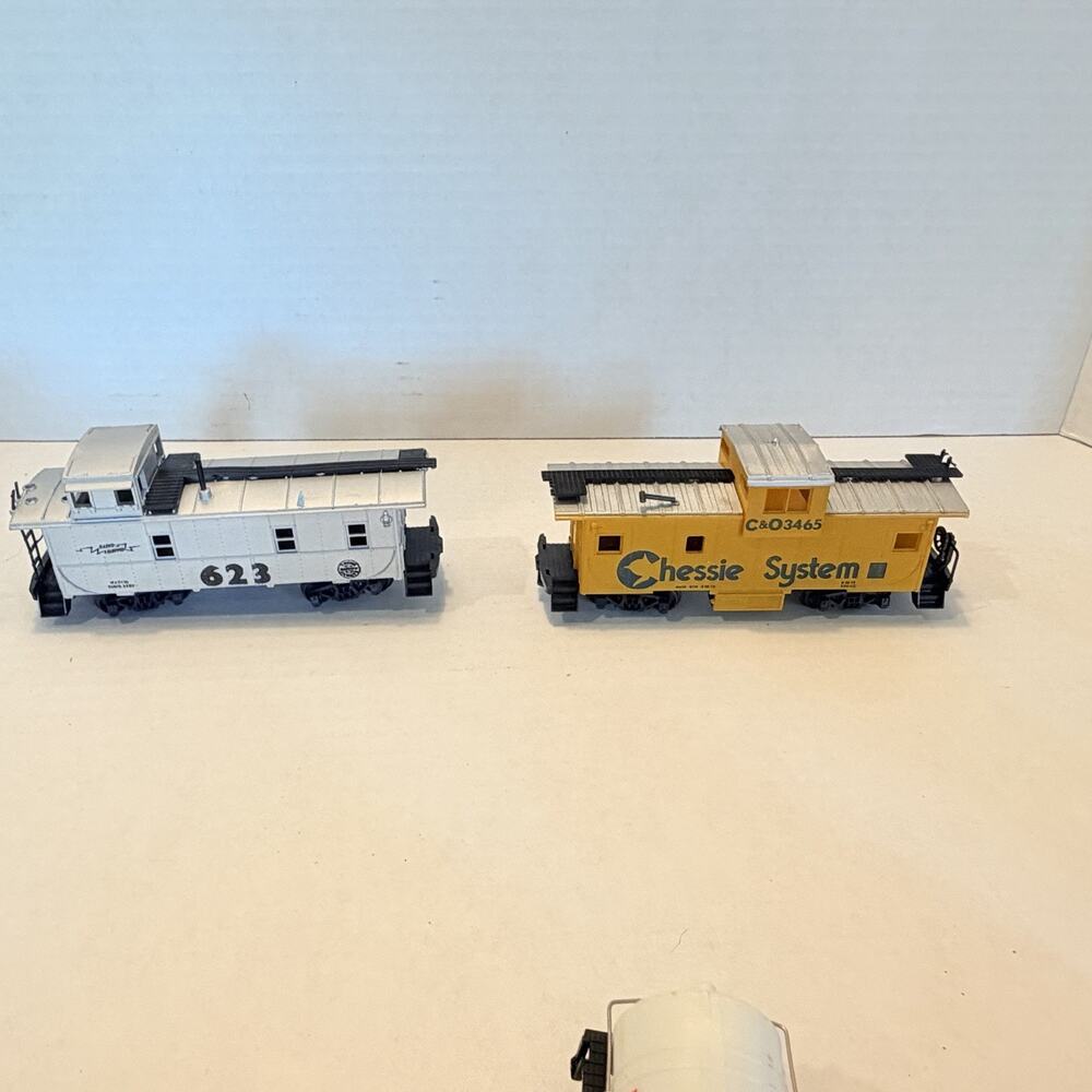 Vintage HO SCALE SET OF 9 LOOSE ROLLING STOCK Car, Tankers Etc - Picture 4 of 11